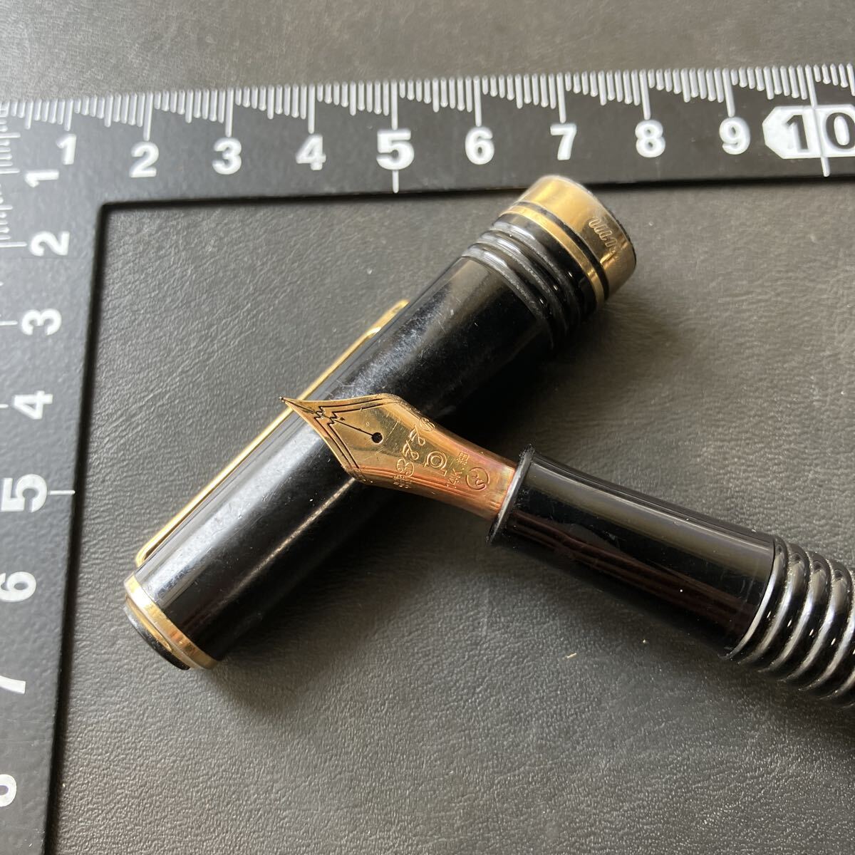 最安値，お得 PLATINUM プラチナ 万年筆 #3776 ペン先 14K 細 ブラック