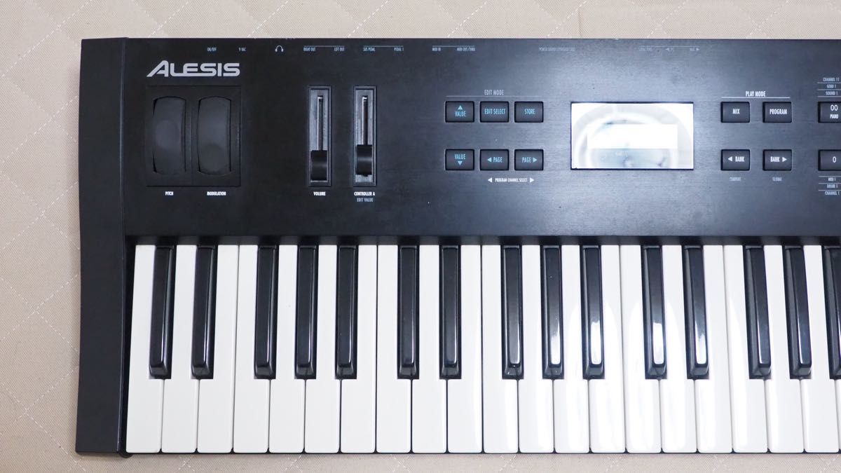 Alesis QS6 シンセサイザー 61鍵 ソフトケース付 ヴィンテージ