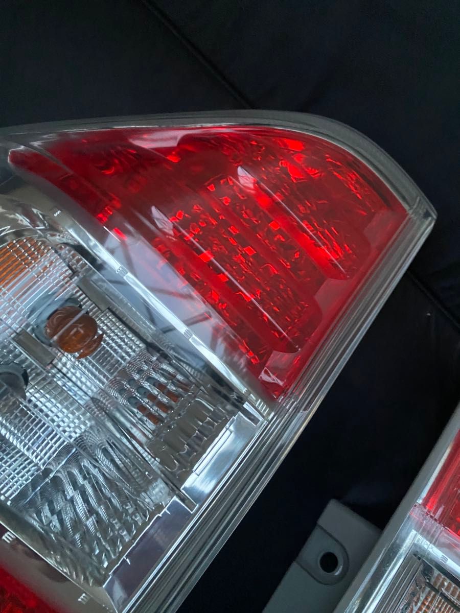トヨタ ノア 70系（ZRR70/75系）後期型 純正テールランプ 左右セット