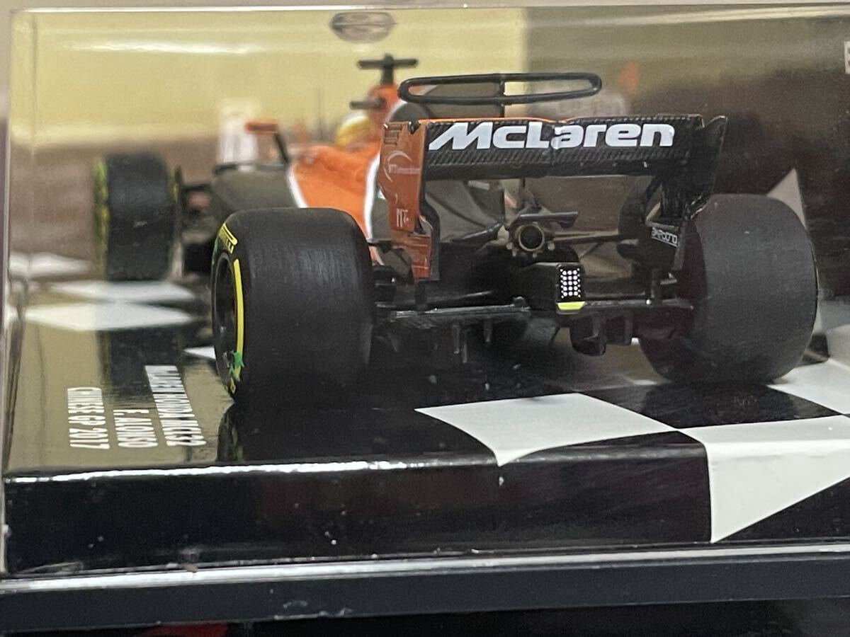 McLaren MCL32 2017 バンドーン。サイン入りミニカー1:43 Amazon