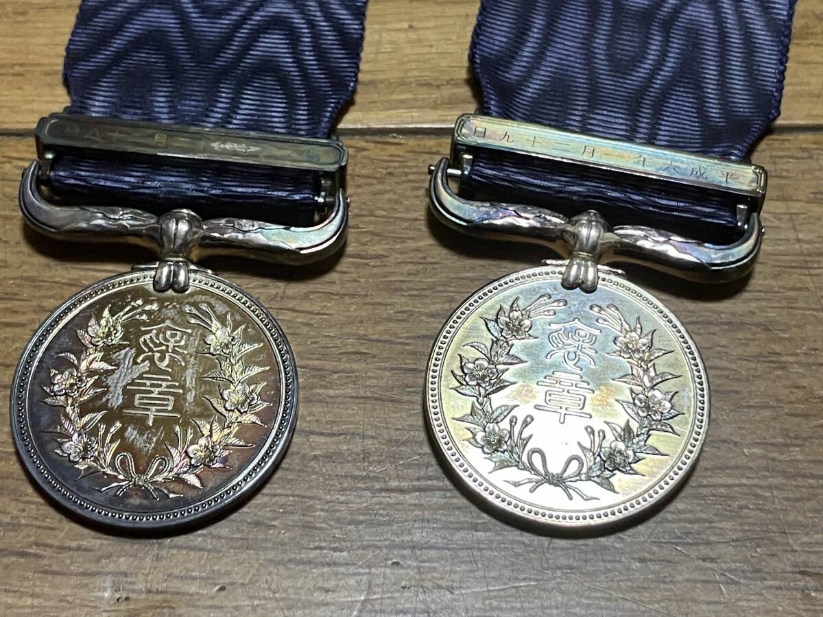 送料無料】 日本国 勲章 記章 徽章 紺綬褒章 新型 現行版 箱 略綬無 銀製