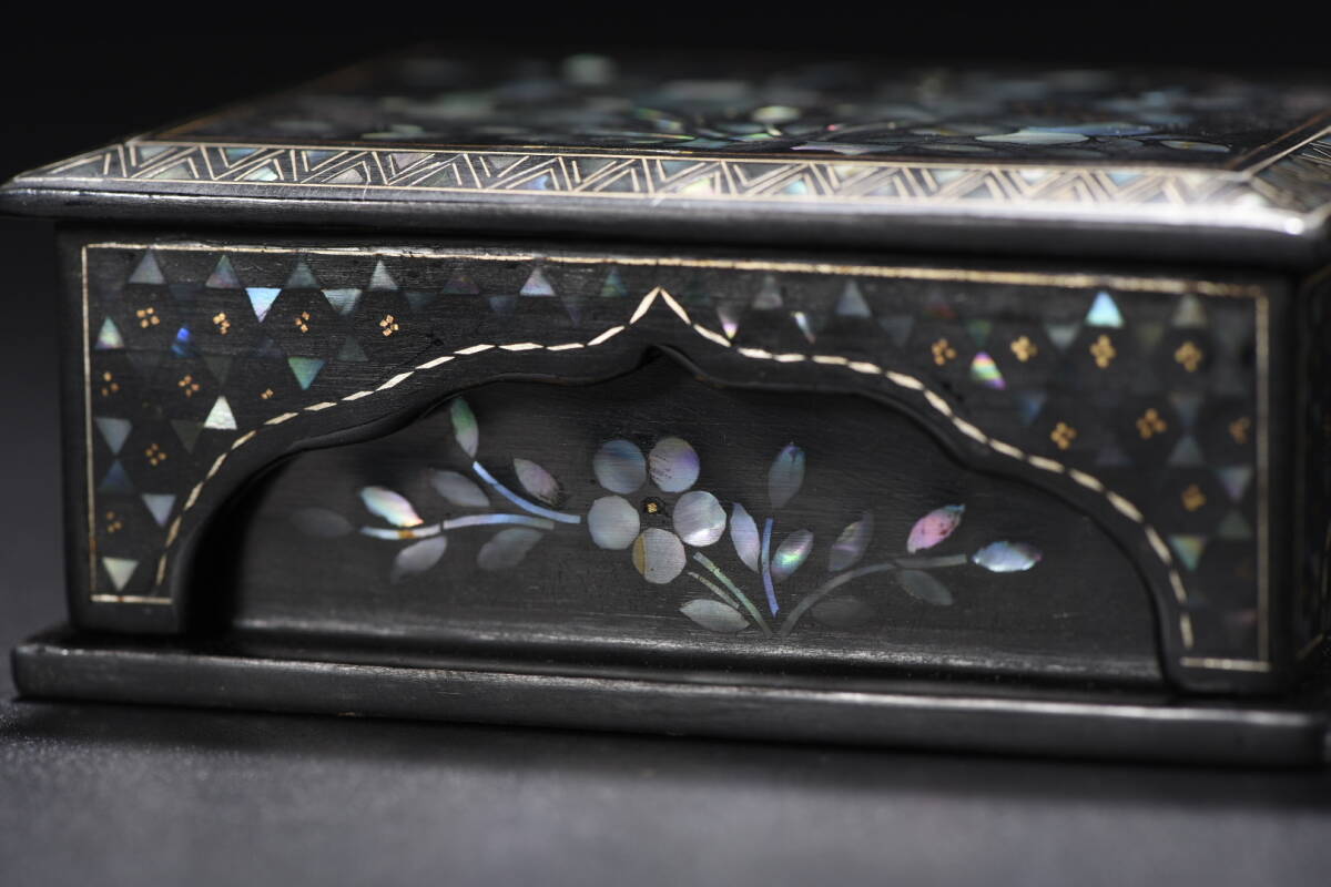 仁】『木胎漆器彫・螺鈿嵌・花卉紋・文房盒・置物・賞物』極細