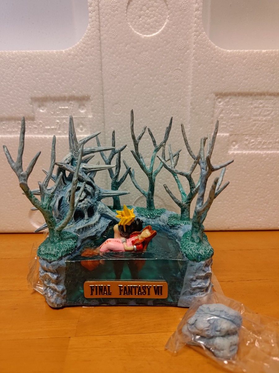 クラウド＆エアリス(忘らるる都) ジオラマフィギュア コールドキャスト