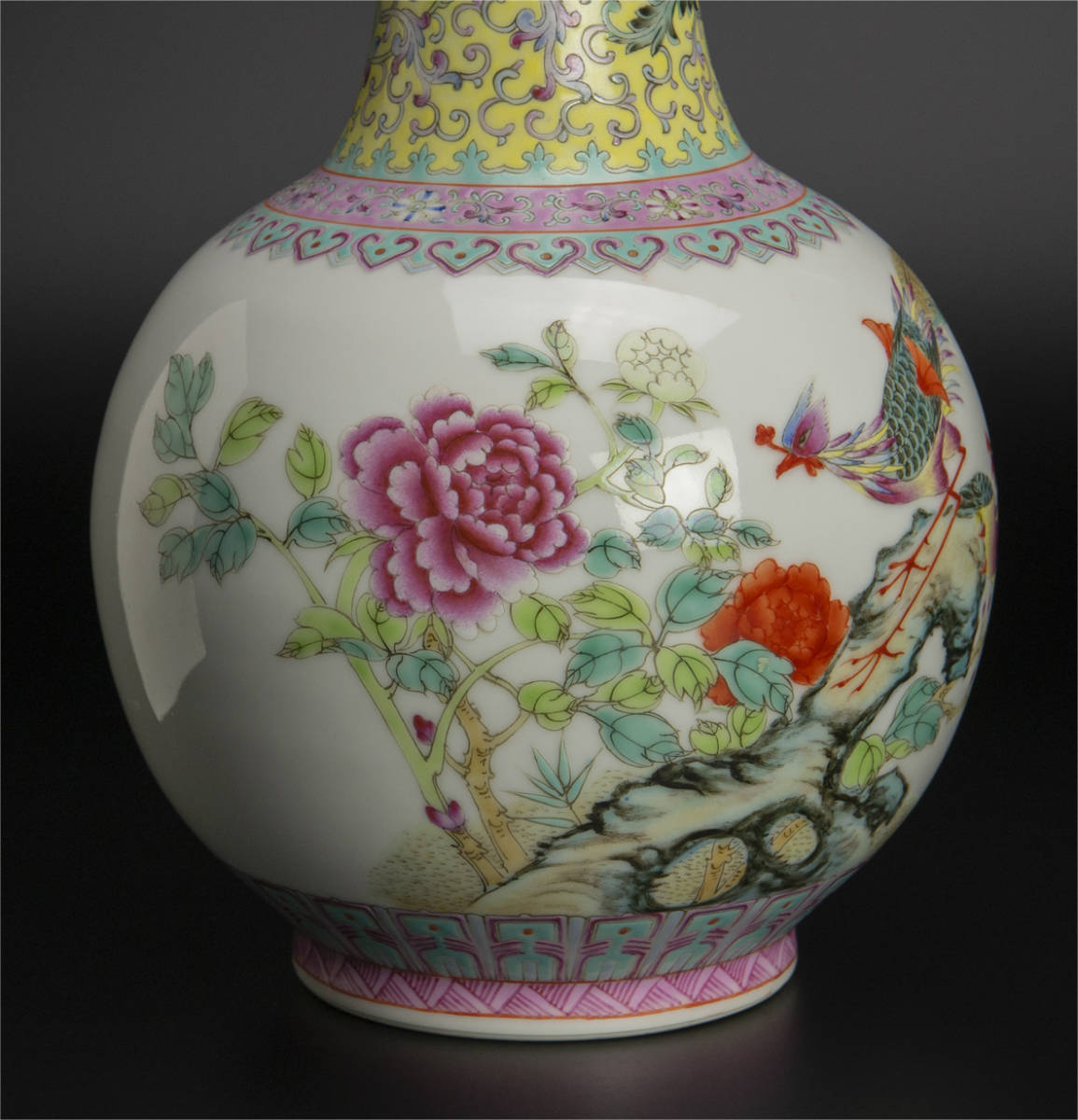 乾隆年製款、花鳥花紋扁瓶一对、二つ、箱付き 乾隆年製款、花鳥花紋扁