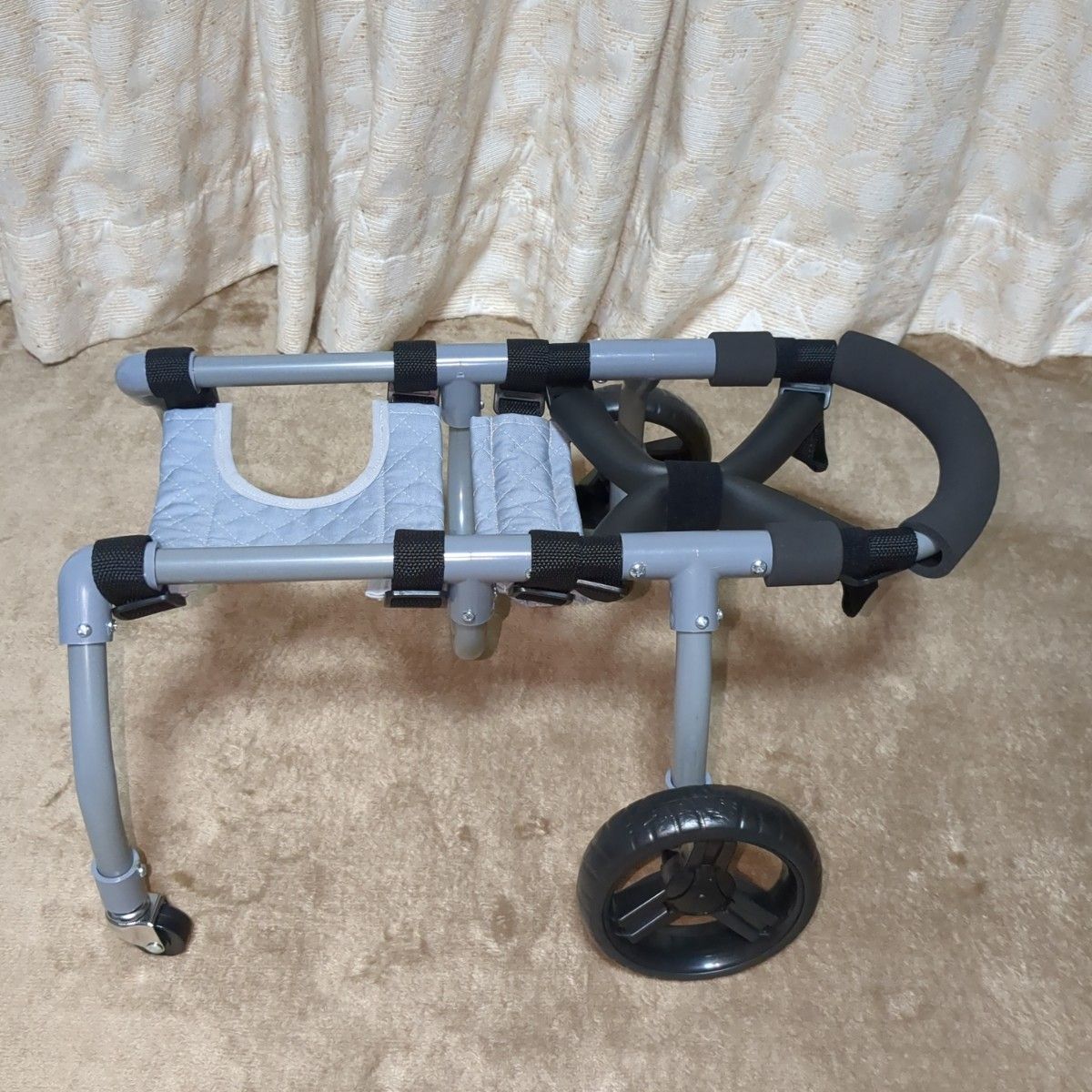 ワンちゃん4輪 リハビリ 食事補助 犬用車椅子 介護補助 犬の歩行器