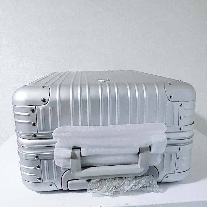 新品未使用品】メルセデスベンツ アルミスーツケース 4輪 機内サイズ