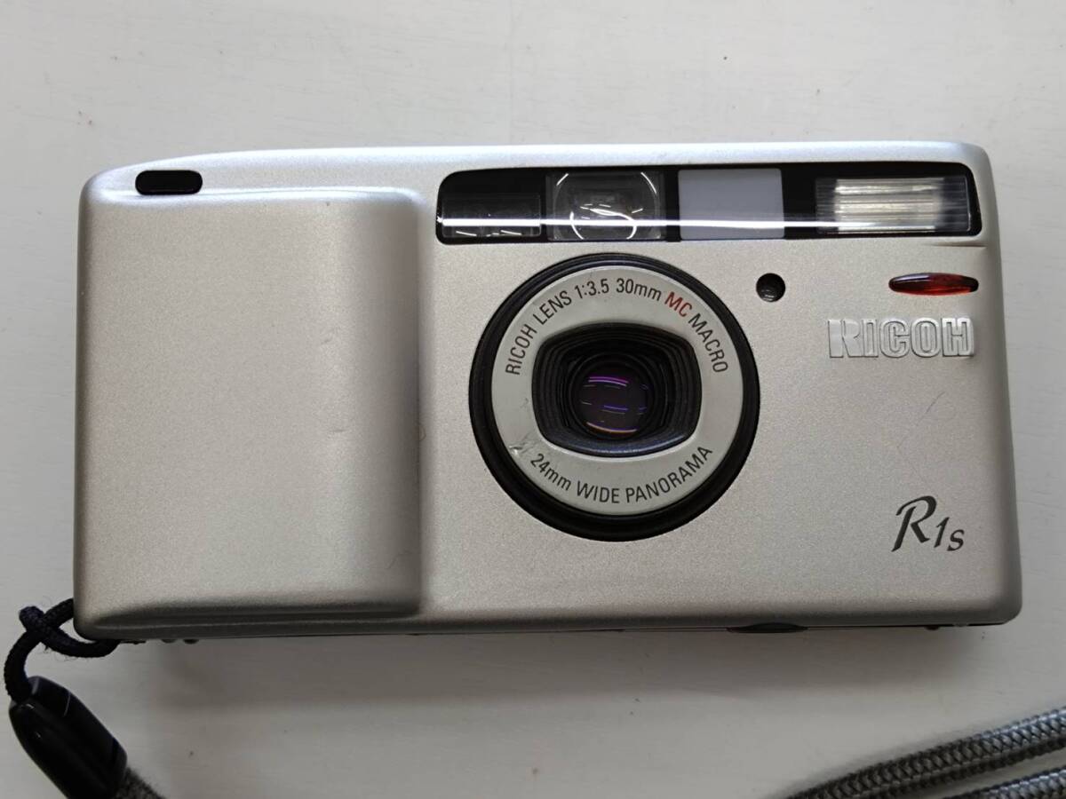 RICOH製フイルムカメラ R1s Ricoh R1s Gray Point & Shoot Film Camera