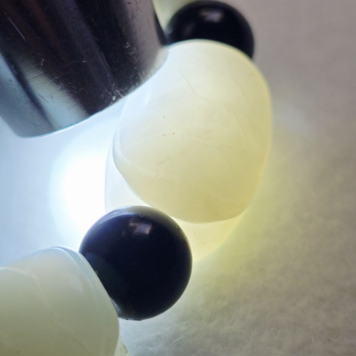 中国古美術 本物和田白玉 細工手彫 亀甲紋（富甲天下）数珠 根付