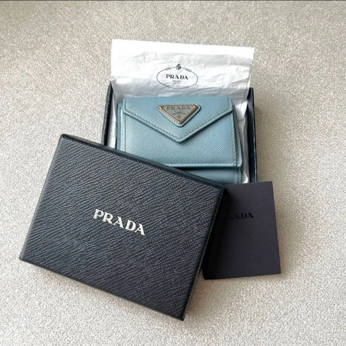 美品】PRADA サフィアーノ トライアングル ミニ財布 三つ折り ブルー