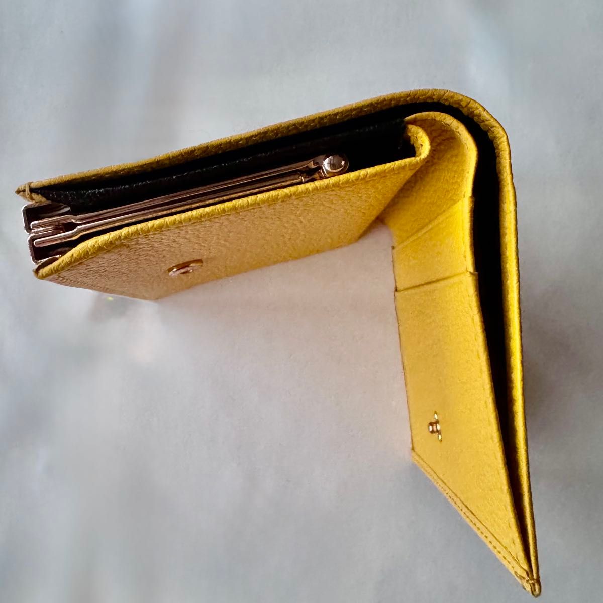皇居限定 菊の御紋 がま口 二つ折り財布 牛革 レザー イエロー 金運