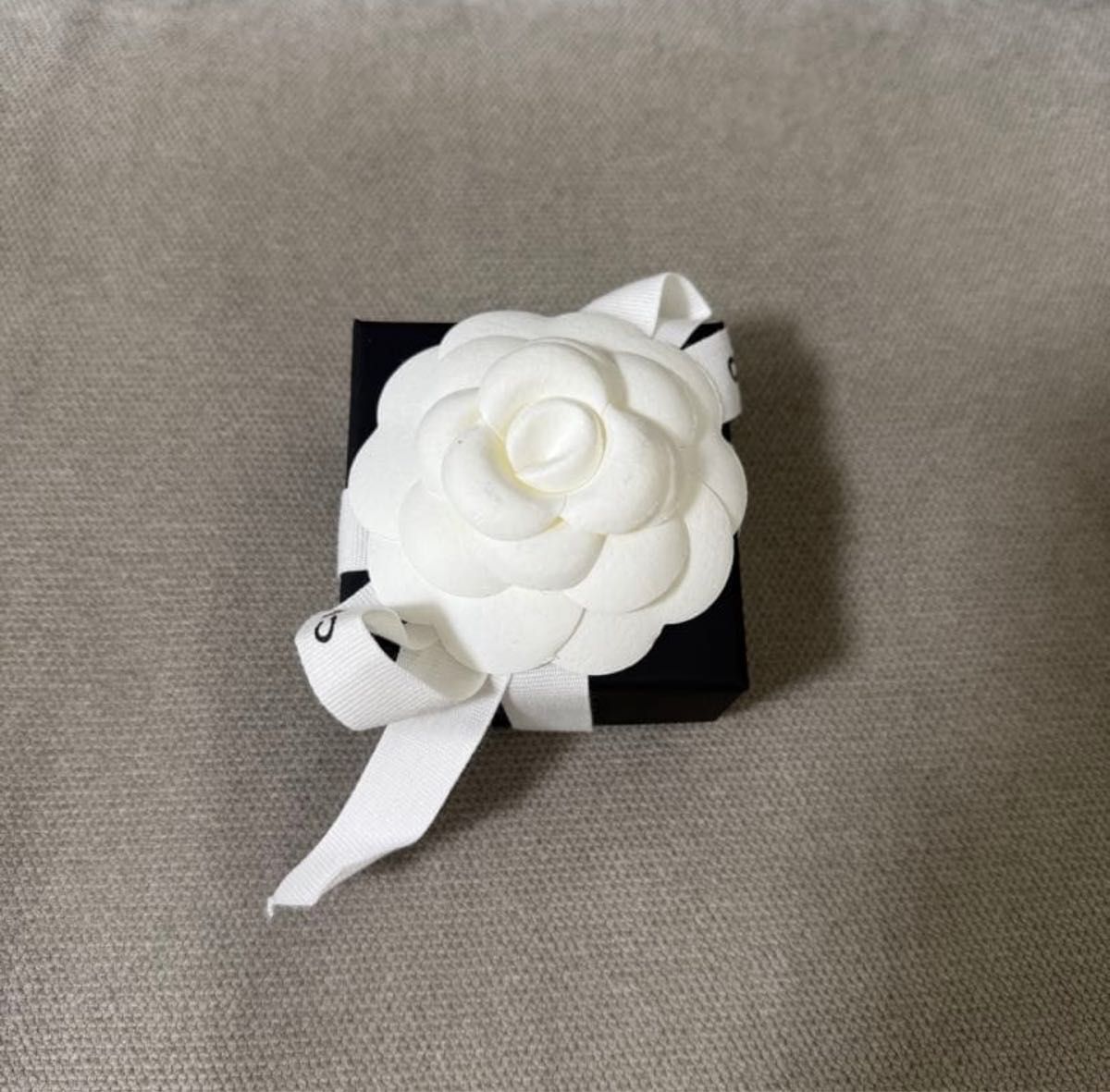 CHANEL 花とCCロゴ ピアス 26C 新作 CHANEL】25-26新作 シックで