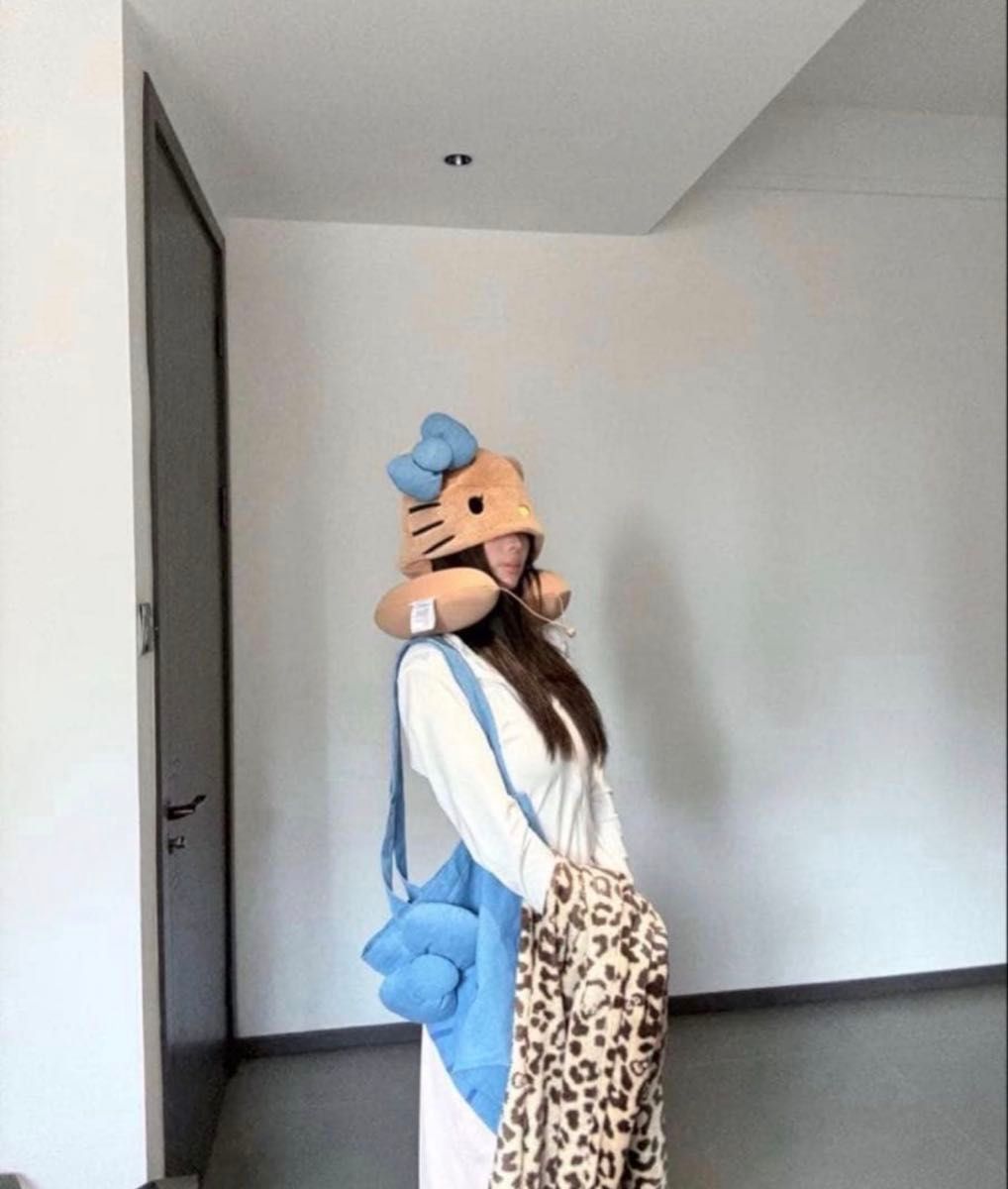 海外限定Hello Kitty x TBH ネックピロー｜Yahoo!フリマ（旧PayPayフリマ）