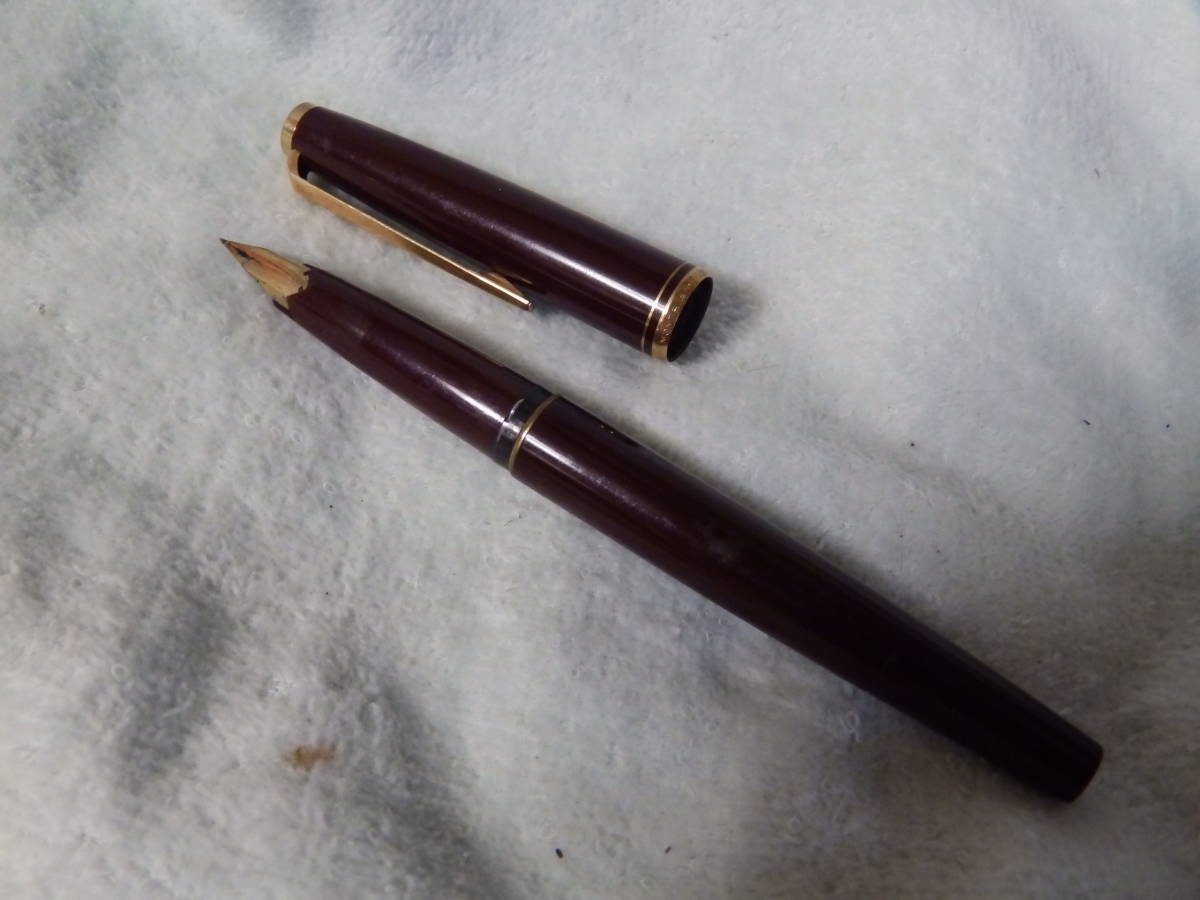 ドイツ製・モンブラン 万年筆 ワイン色軸・吸入式・ペン先585(金14K)M
