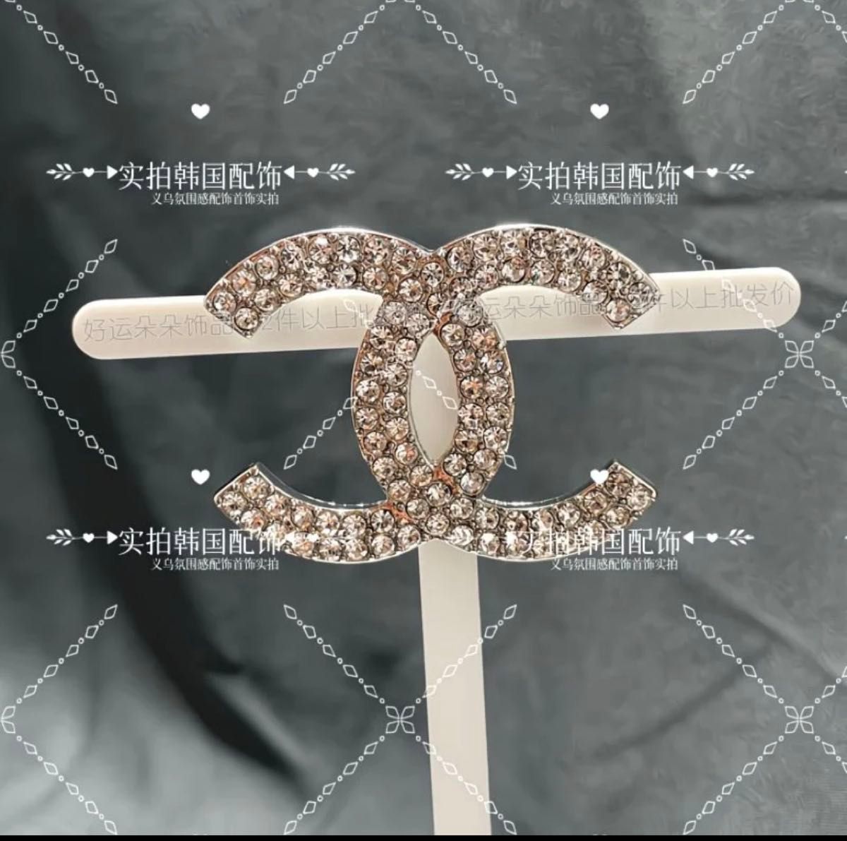 新品お得人気CCマーク ロゴラインストーン ブローチ ゴールド キラキラ