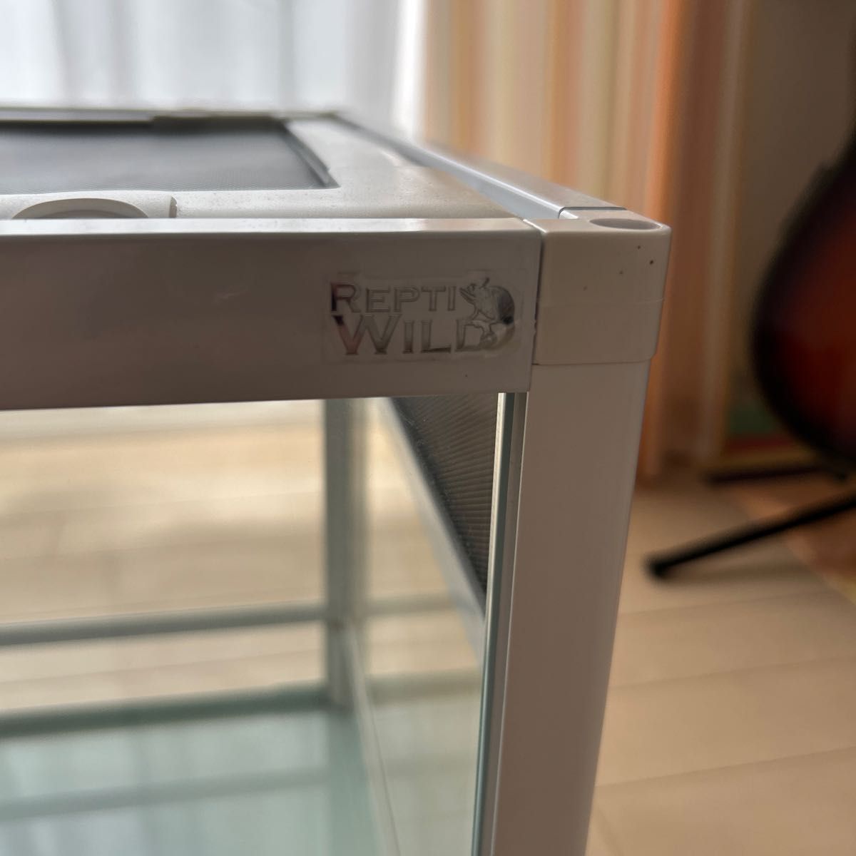 爬虫類飼育ケージ ガラス製の飼育ケージ メッシュ蓋付き 流木のおまけ