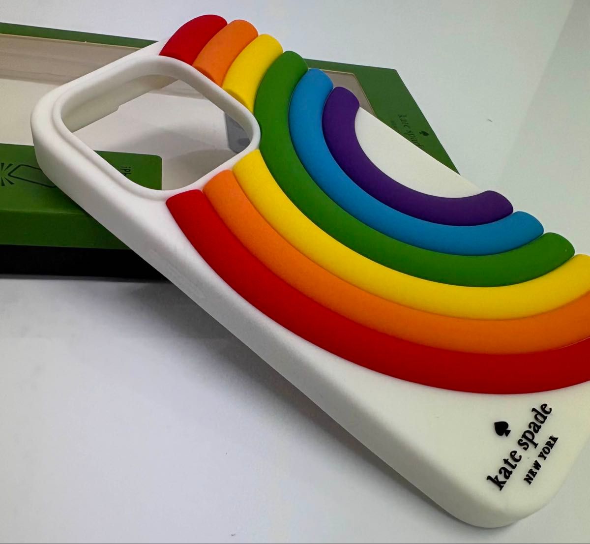 新品 ケイトスペードiPhone14Pro ケース 虹 レインボー｜Yahoo!フリマ