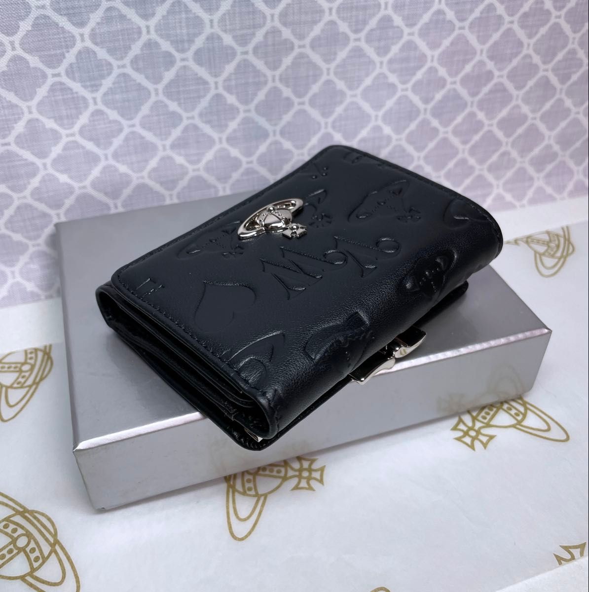 新作 内柄も素敵】Vivienne Westwood 三つ折り財布 マット ブラック