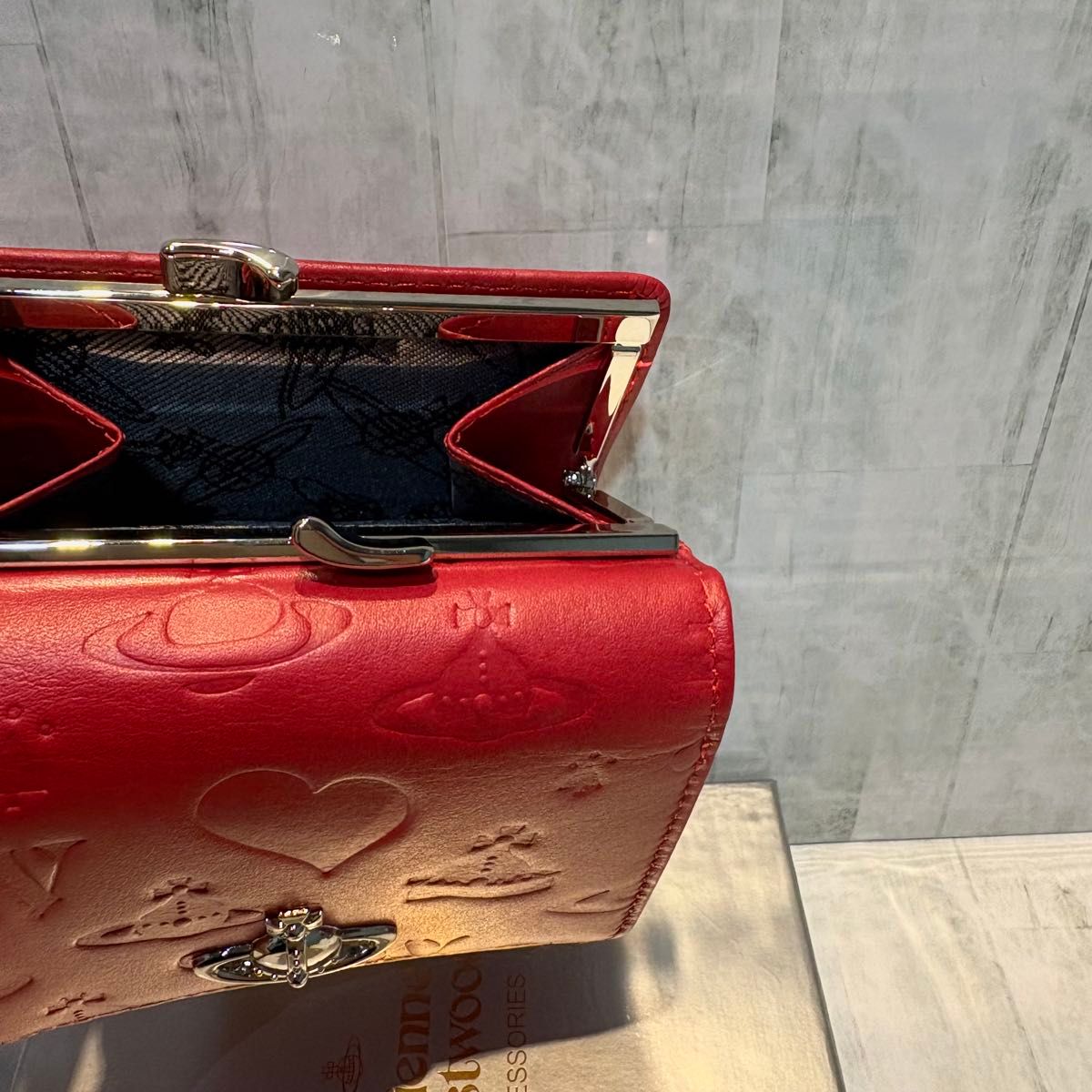 新品未使用・正規品】Vivienne Westwood 3つ折り財布 / レッド