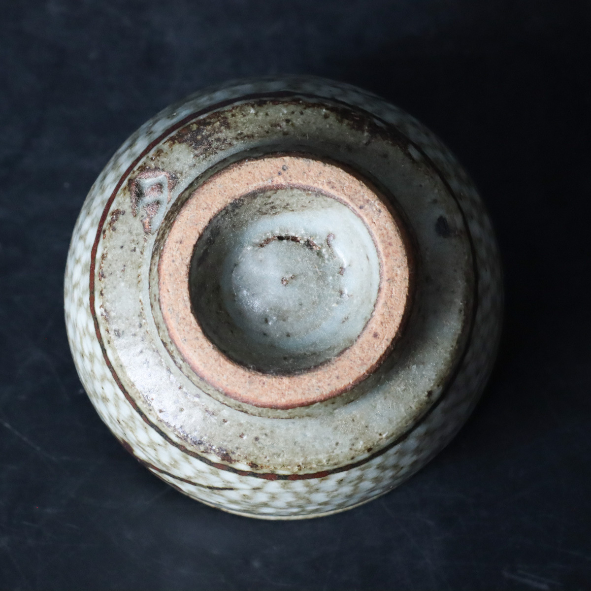 宙】人間国宝 島岡達三 益子焼 象嵌赤絵湯呑 高9.3cm 共箱 茶道具 民藝