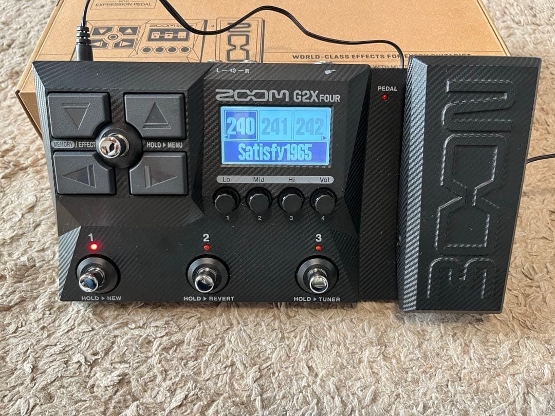 ZOOM FOUR マルチエフェクター ズーム G2 G2X ギター用マルチ
