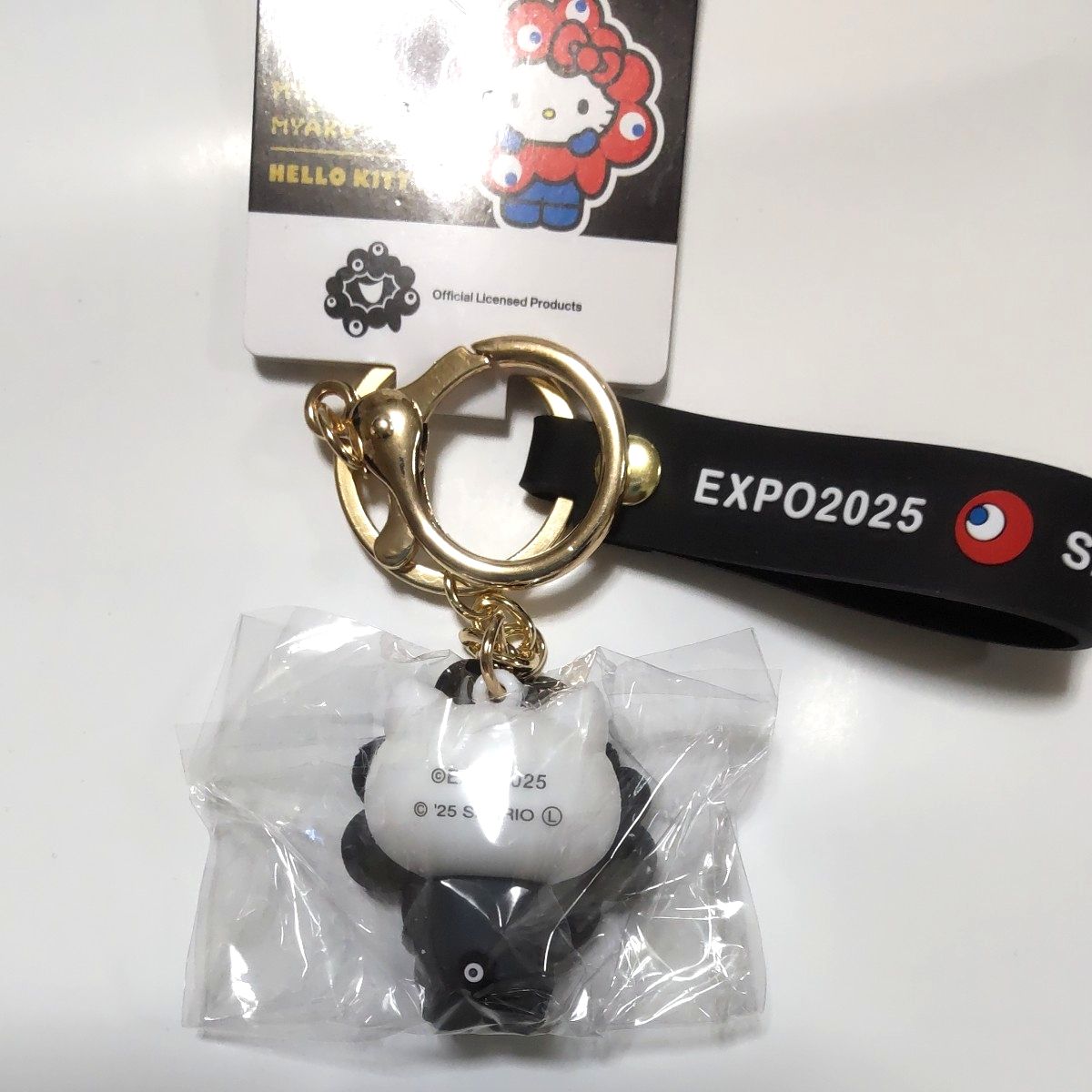 サンリオ ミャクミャク 黒 キーホルダー キティ ハローキティ 黒