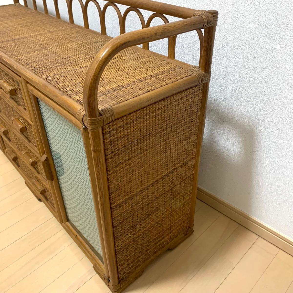 ラタン 籐家具 サイドボードチェスト 4段 ヴィンテージ ガラス扉 昭和
