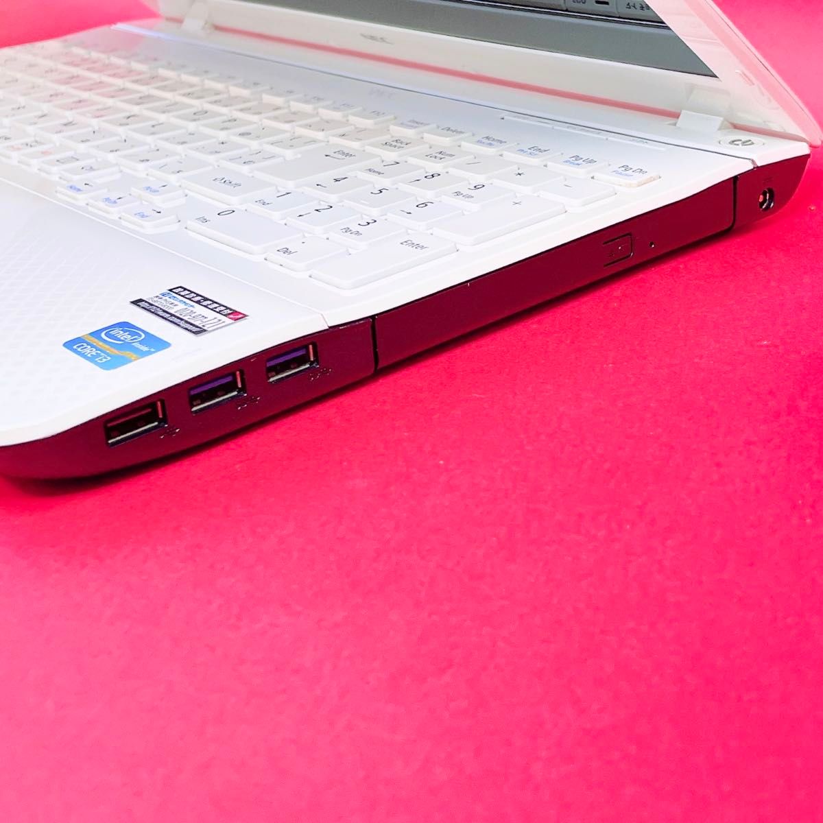 サクサク快適 可愛いホワイト 薄型ノートパソコン SSD250GA Windows11