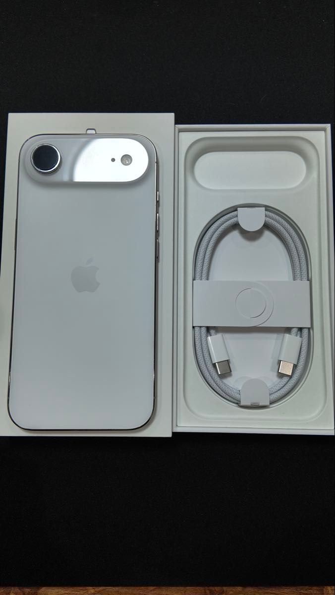 新品同様】iPhone Air 256gb クラウドホワイト シルバー SIMフリー