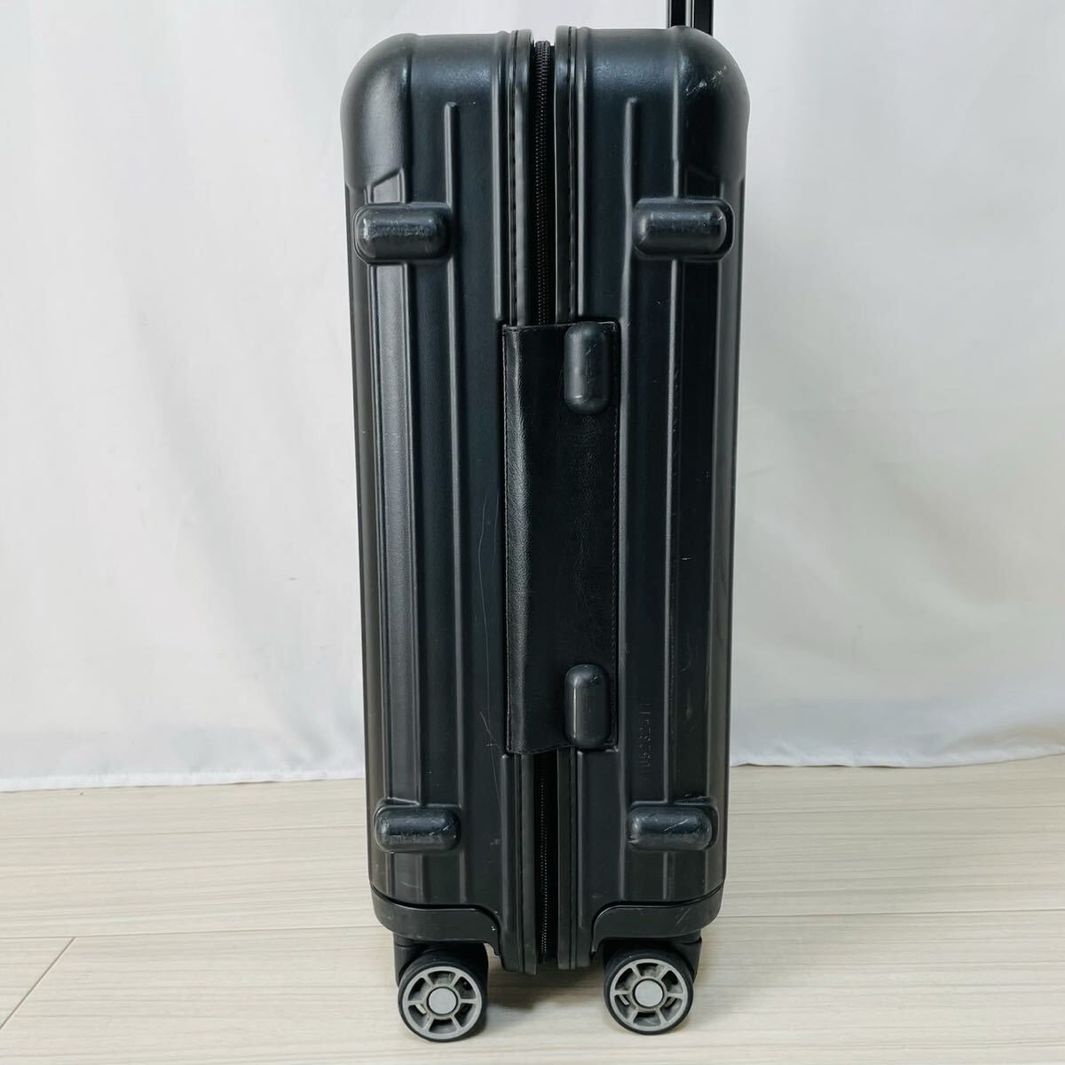 美品 リモワ サルサ 35L 4輪 マットブラック 機内持込 TSA RIMOWA