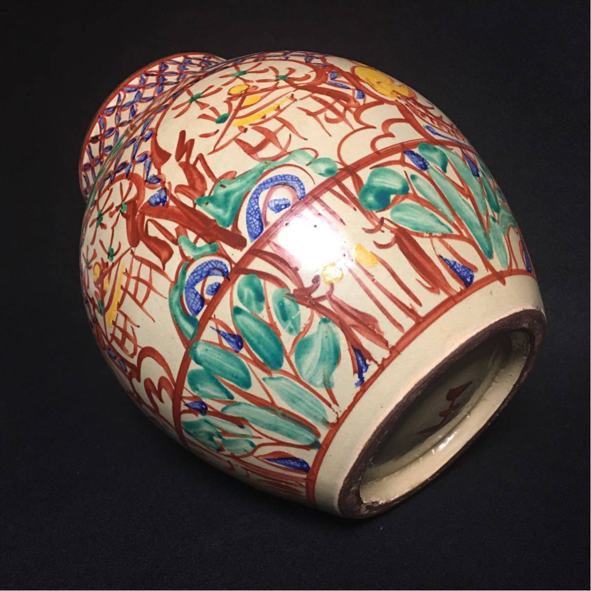 小橋川永昌（二代目仁王）赤絵壺一等彫刻の紋様