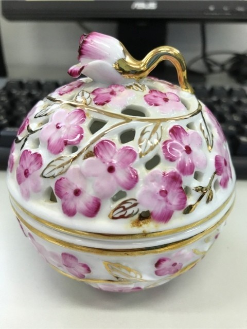 ロイヤルアーデン透かしボンボン入れ Royal Arden 花柄 陶器 小物入れ