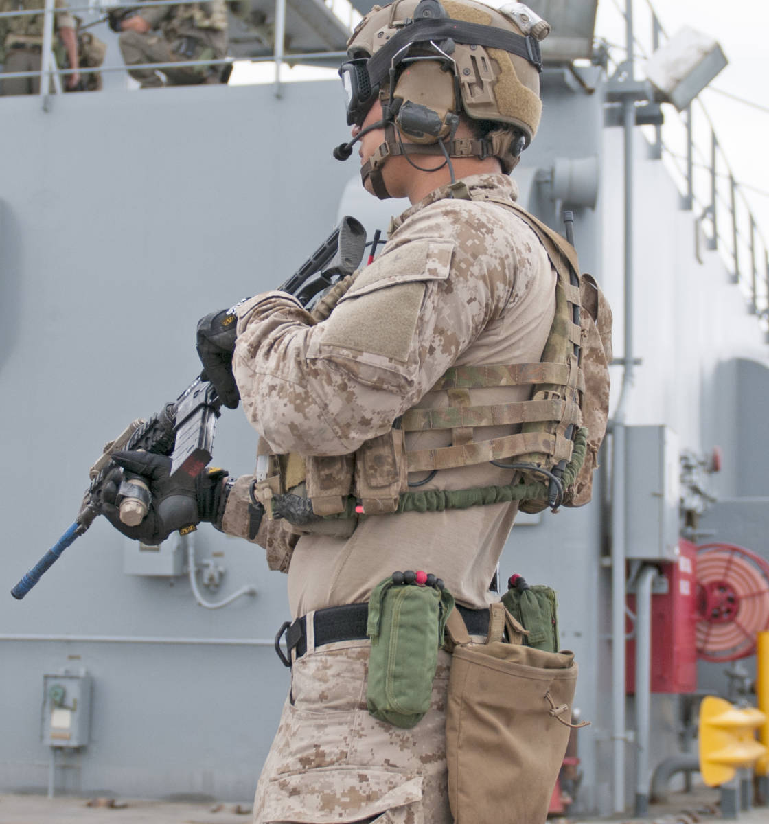 送料無料 実物放出品 PECI TFSS-5326 タクティカル フローテーション