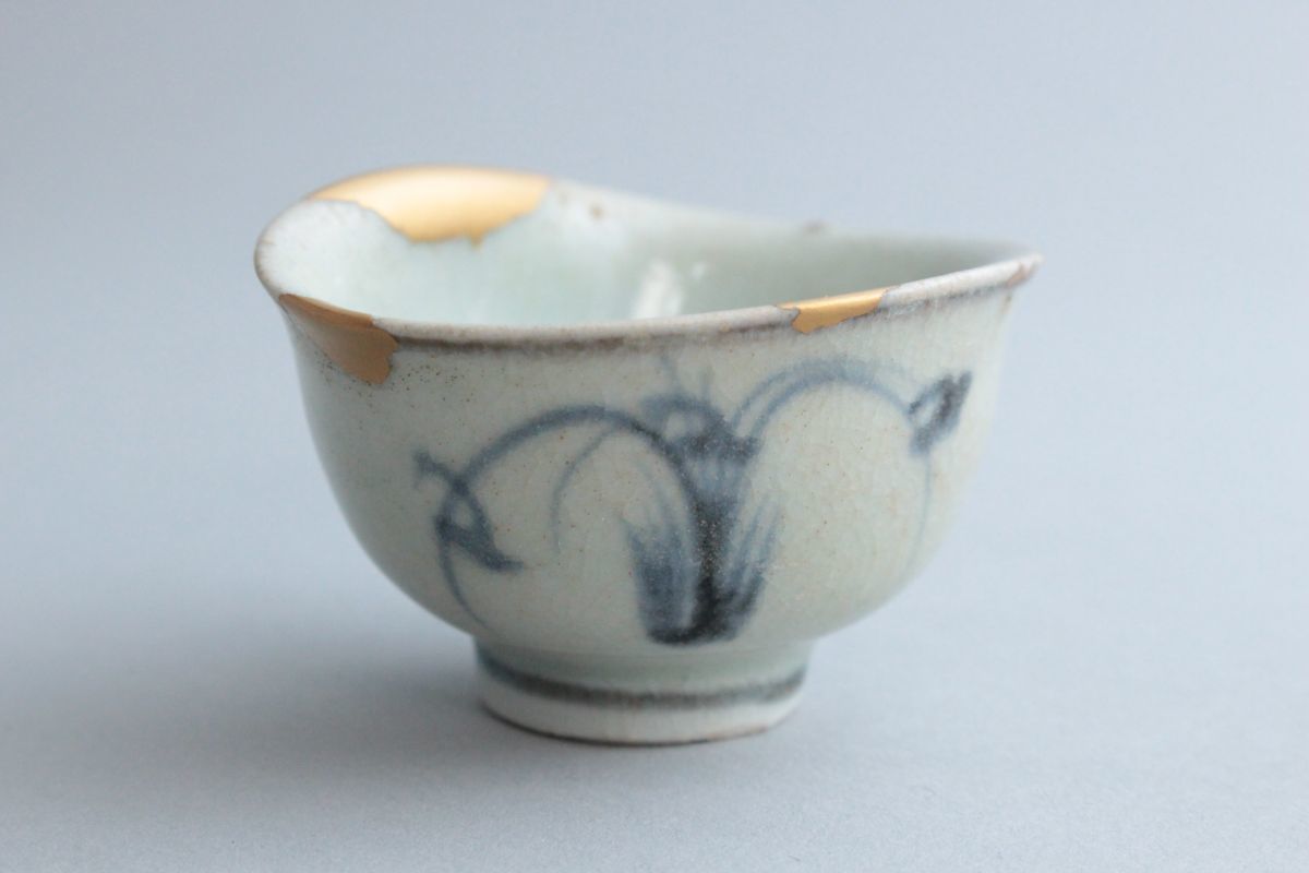 Yahoo!オークション - [140360]時代 初期伊万里 金継ぎ 染付蘭文盃 江