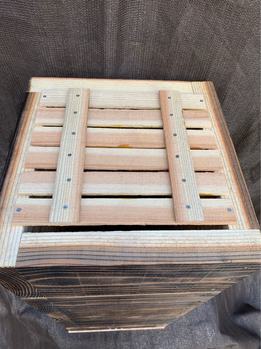 日本ミツバチ巣箱監視扉付き、スムシ対策全面ステンレス網底 日本