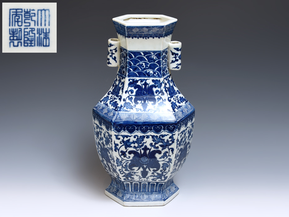 中国美術 青花 染付 大清乾隆年製 唐草文 耳付 花瓶 壺