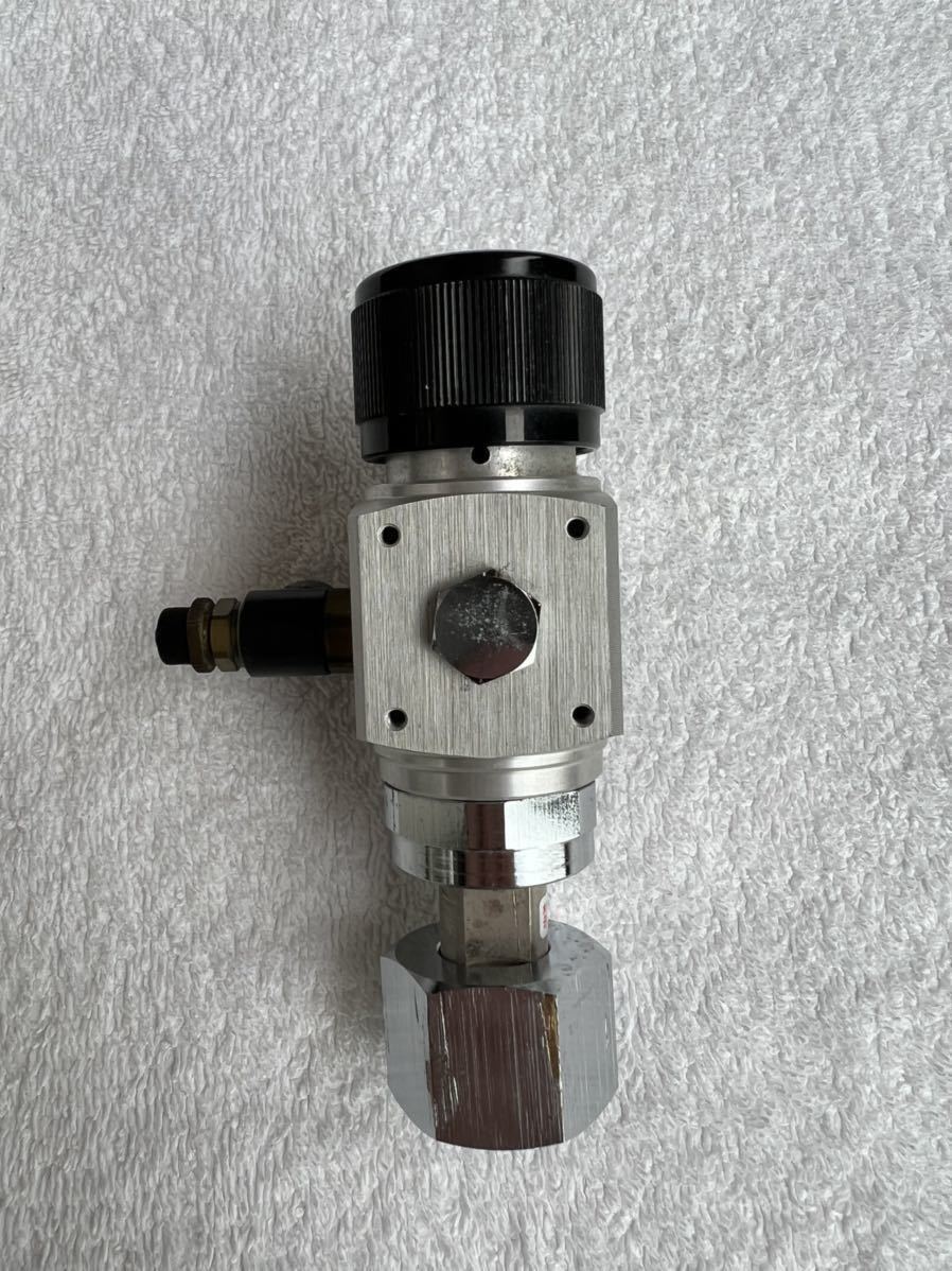 中古品ADA大型ボンベ用レギュレータ 品ADA大型ボンベ用レギュレータ