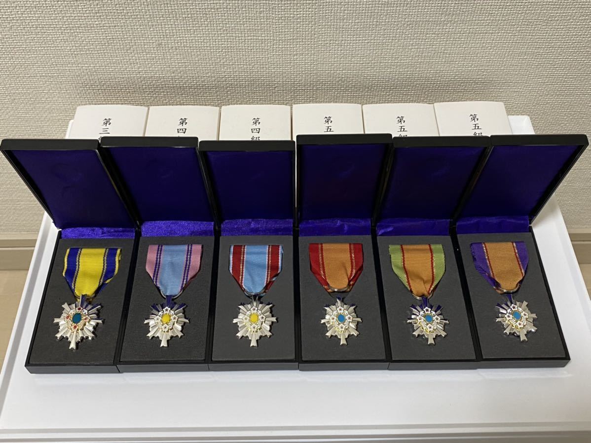 3級 防衛功労章 5号 綬付 3級 防衛功労章 5号 綬付 Amazon.co.jp: 極