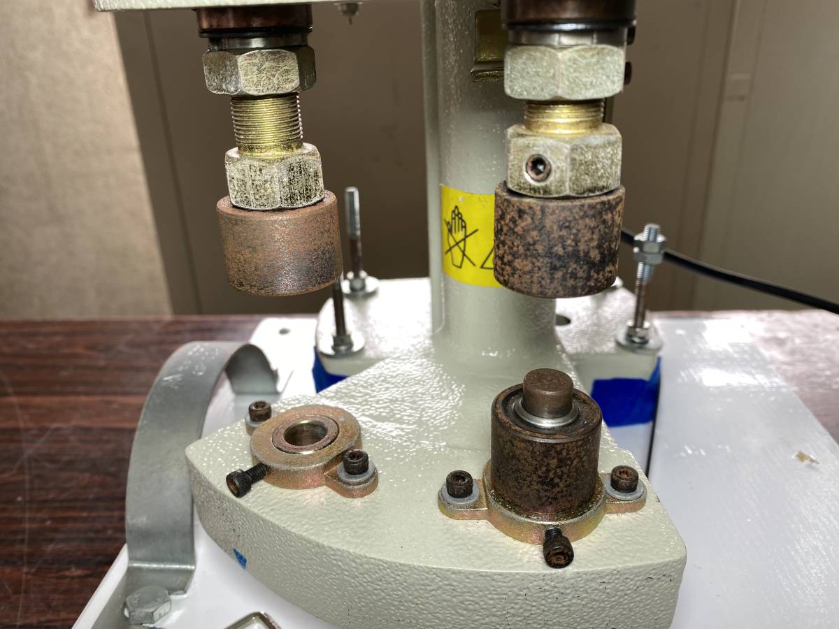 エアー式はと目打ち機 モデルNO-SMM-02-100