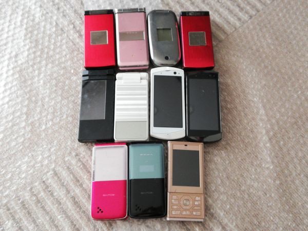 Yahoo!オークション - 動作未確認 ジャンク ガラケー 11台まとめ出品 d