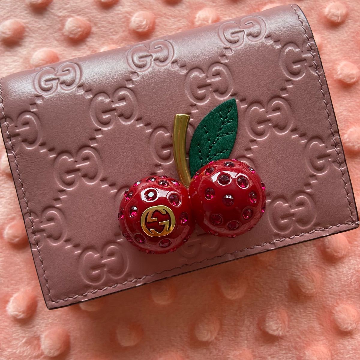 GUCCI グッチ 二つ折り財布 ピンク さくらんぼ 日本限定｜Yahoo!フリマ