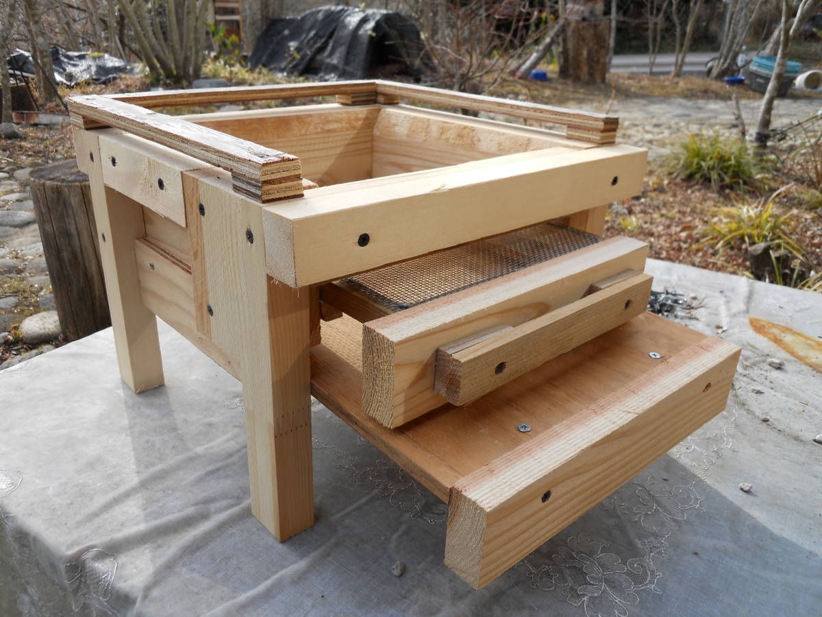 日本みつばち重箱式5段巣箱 厚み30mm 底板2パターン 暑さ対策 スムシ