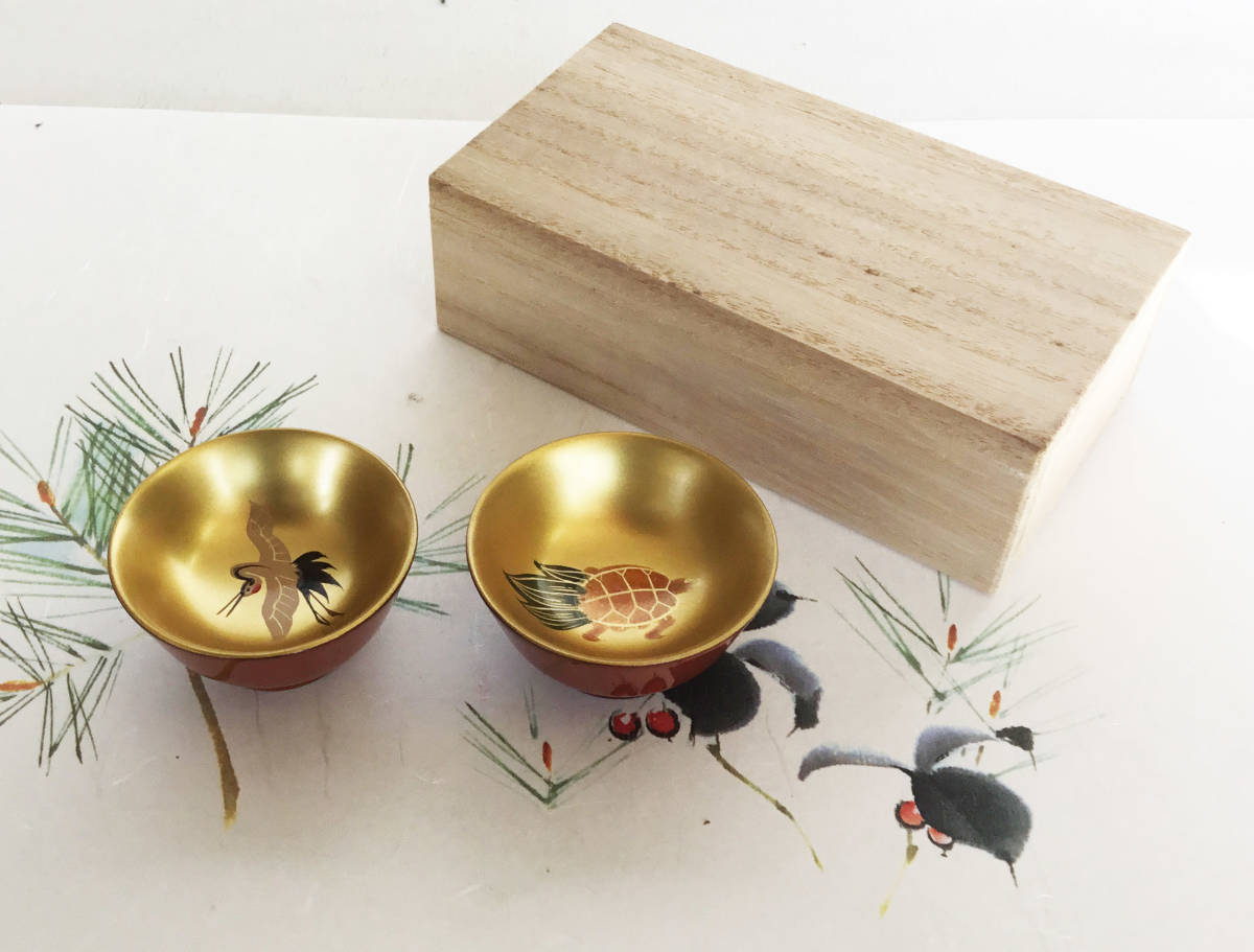 時代 蒔絵 朱塗り 金彩松竹梅 鶴亀 木製菓子鉢 合わせ箱付き 有田焼 染