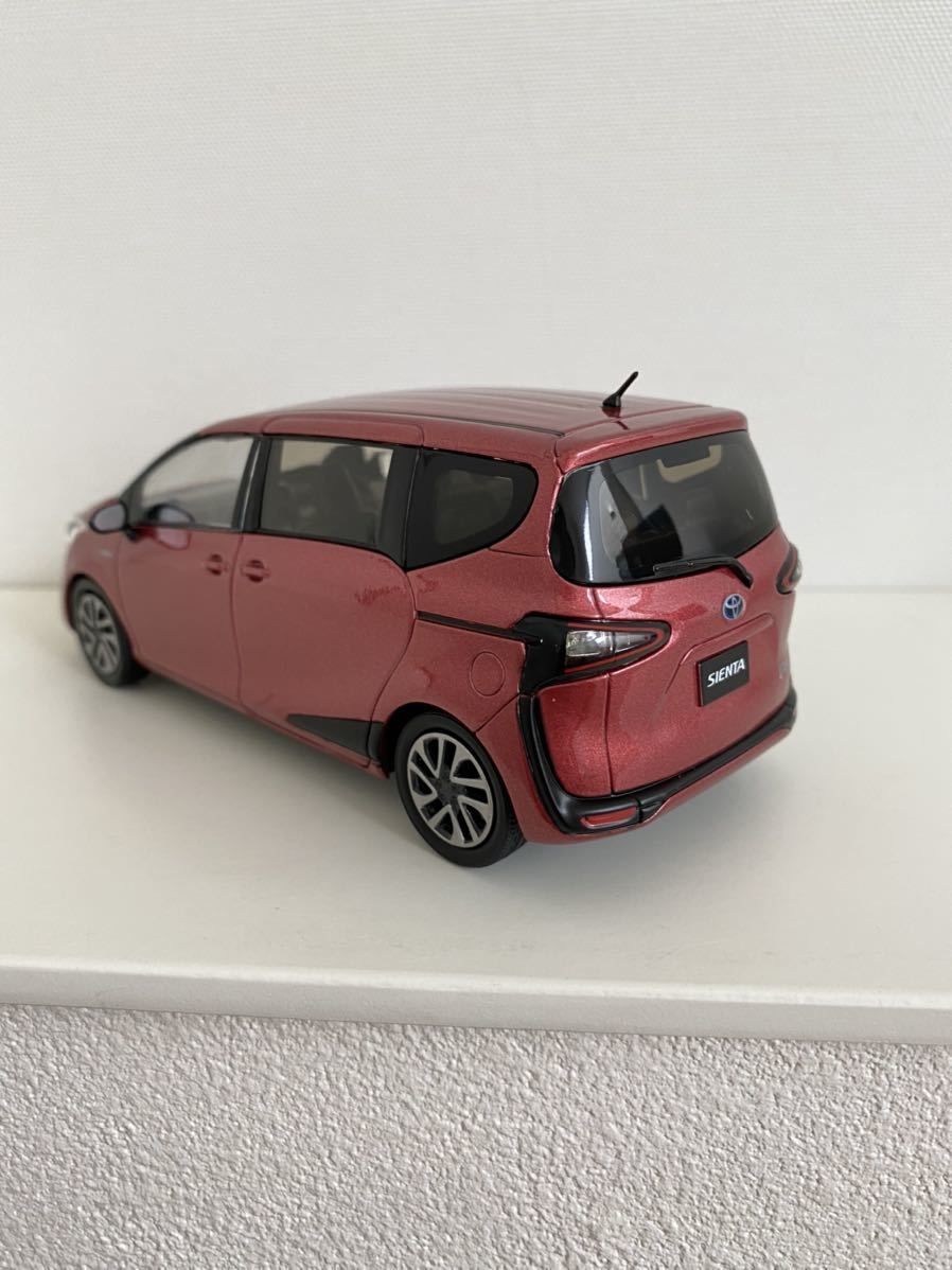 送料込み シエンタ ミニカー トヨタ 1/30 レッドマイカメタリック 3T8