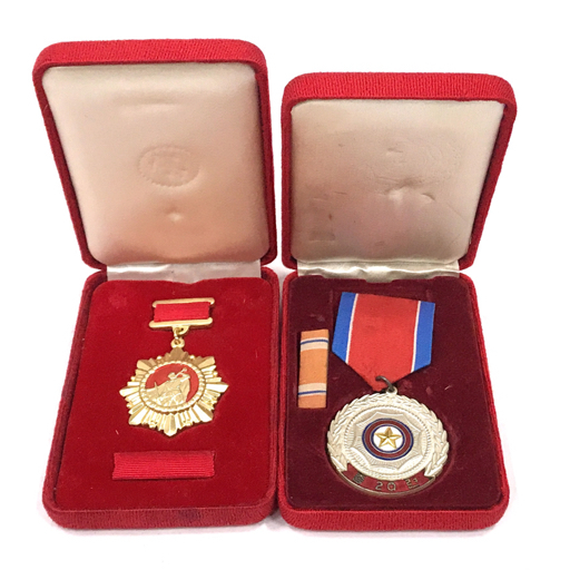 Yahoo!オークション - 北朝鮮 2級国旗勲章 / 微章国旗勲章 / 国創建20