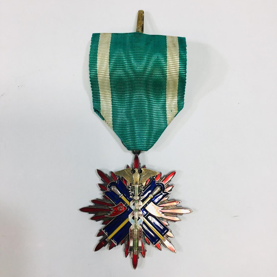 Yahoo!オークション - 功五級金鵄勲章 日本勲章 旧日本軍 略綬 共箱付