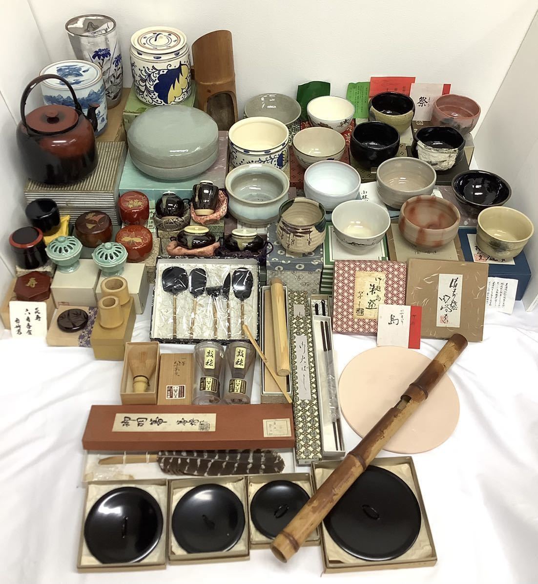 Amazon.co.jp: ミニチュア お茶道具一式 茶釜、抹茶茶碗、茶筅、水指