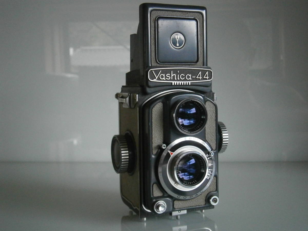 YASHICA-44 高品質 二眼レフカメラ ヤシカ □ ヤシカ Yashica-44 二眼