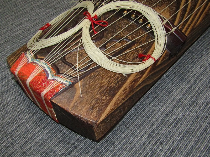 最高級 琴 13弦 綾杉彫り 山有 山田流 舟一刀 玉緑包み柏葉 くり甲