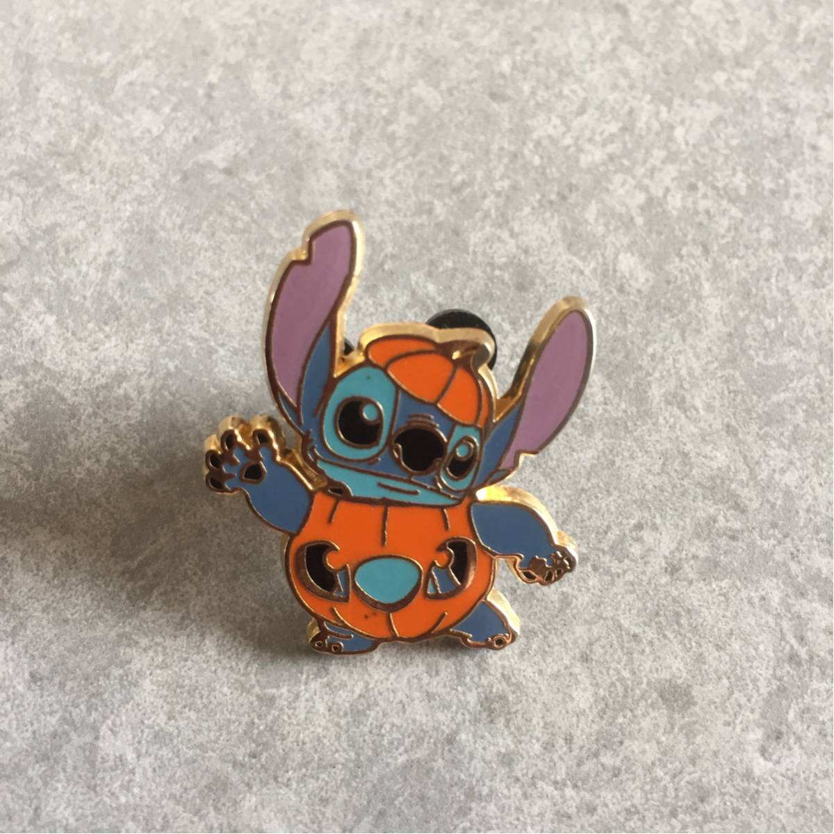 レア物】ディズニーモール スティッチ ピンバッジ レア非売品