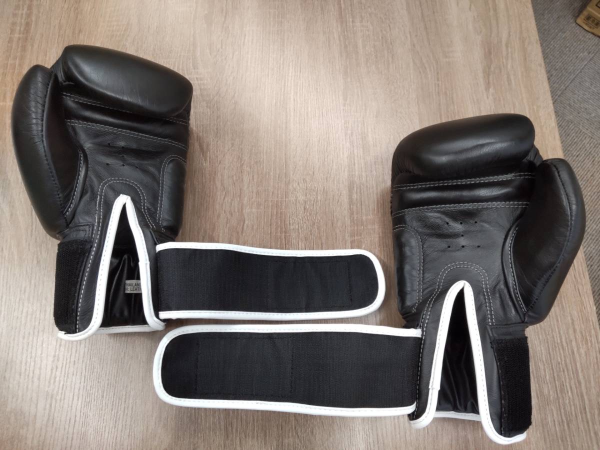 Buakaw Banchamek ボクシンググローブ 黒 10OZ Buakaw Banchamek